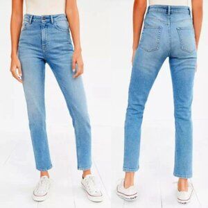 Urban Outfitters BDG Womens Girlfriend High-Rise Jean Size 26 Light Wash
